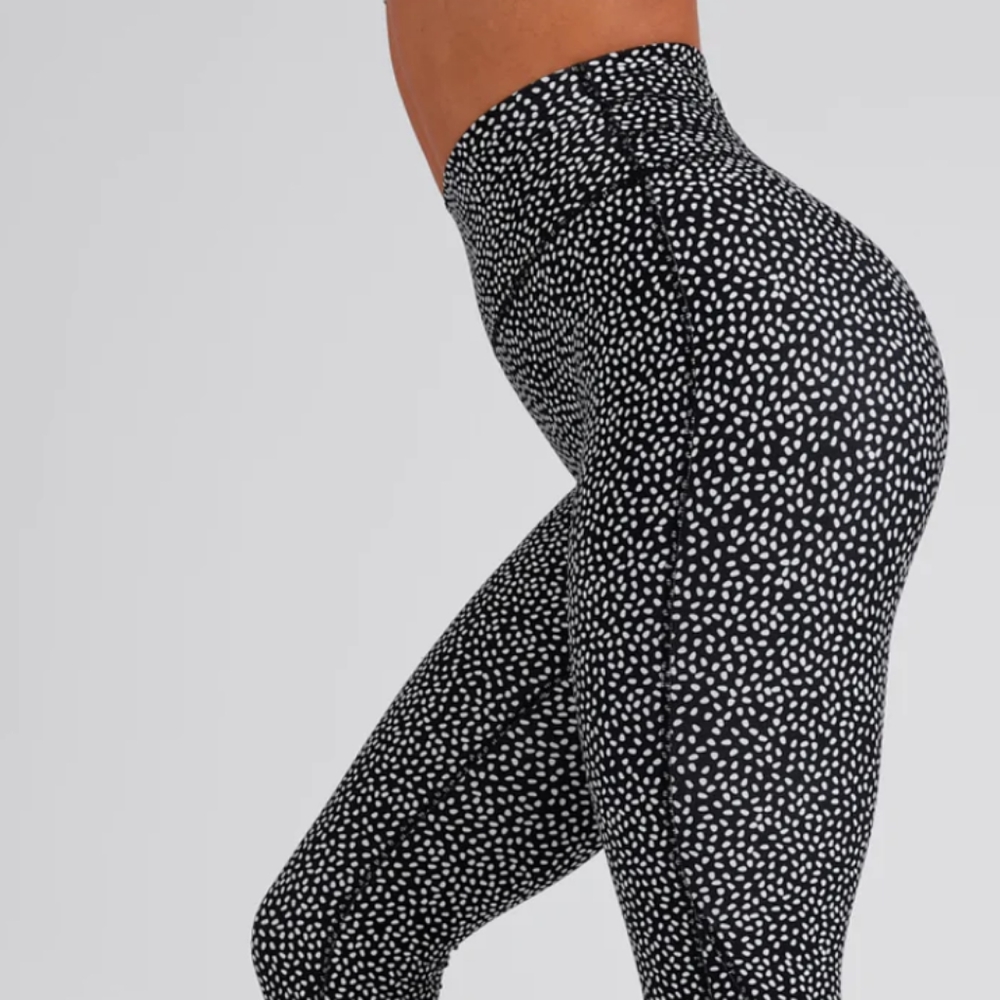 Buffbunny legacy leggings in black bossy print